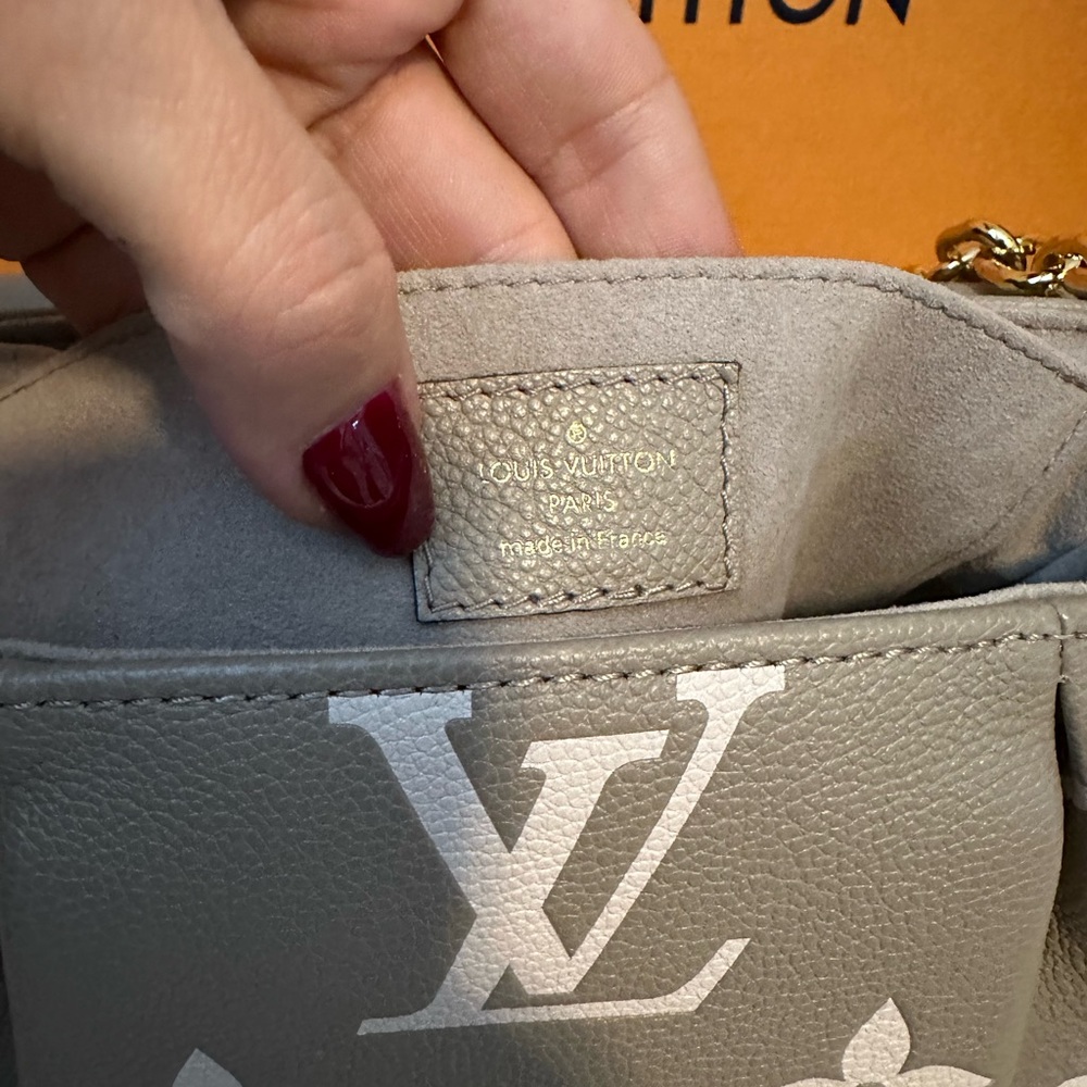 (SOLD)LOUIS VUITTON FAVORITE NEW - Picture 10 of 11